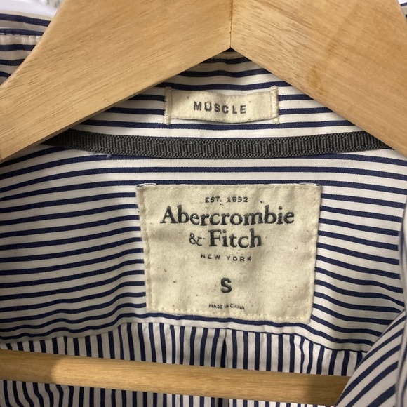 Men’s Abercrombie & Fitch button up shirt - Picture 2 of 4